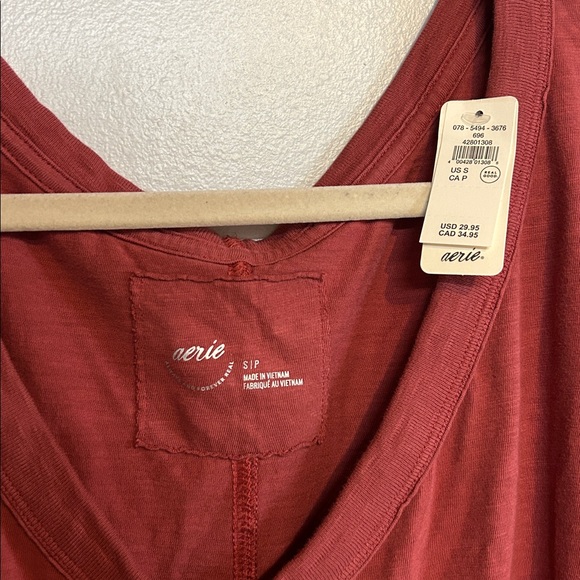 Aerie Oversized V-Neck Boyfriend T-Shirt Size Small Maroon Burgundy Red - Picture 3 of 5